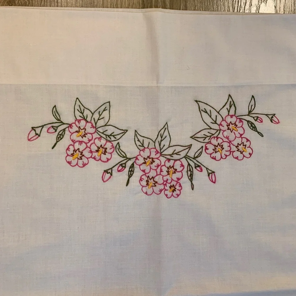 Vintage Dan River Pillowcases No Iron Floral Embroidered Set‎ of 2 Cottagecore
